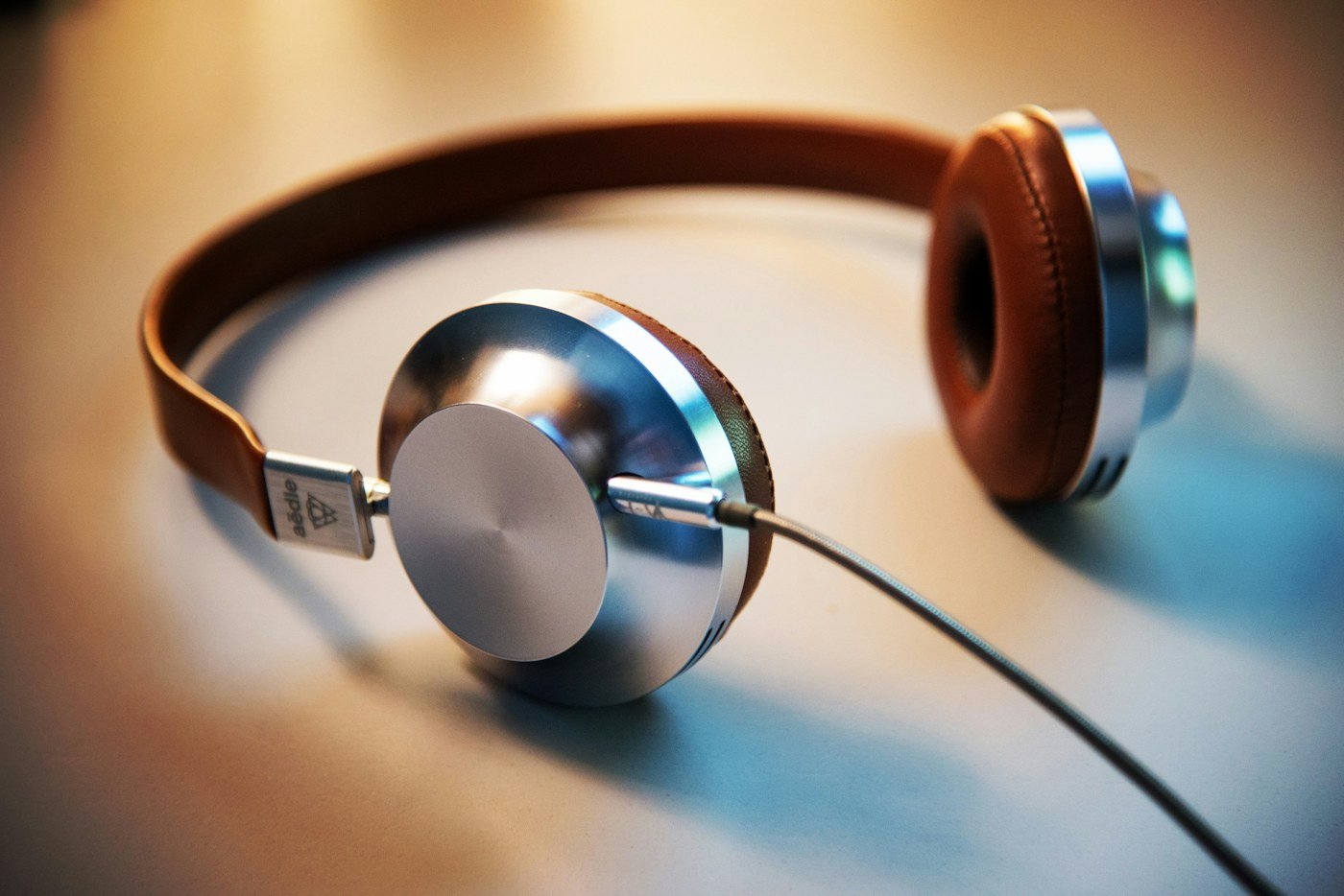 Over-ear headphones with a metal yoke